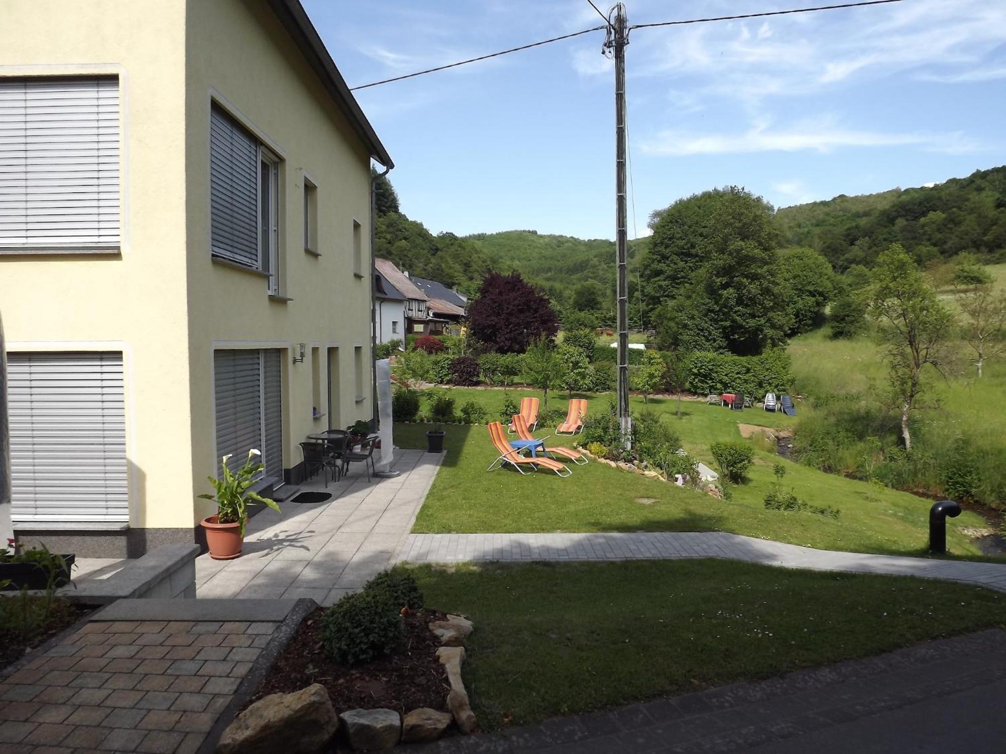 Apartment With Terrace And View Merschbach Bagian luar foto